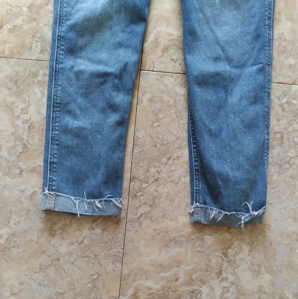 Hollister Ultra High-Rise Mom Jeans, size 00R - Picture 4 of 10
